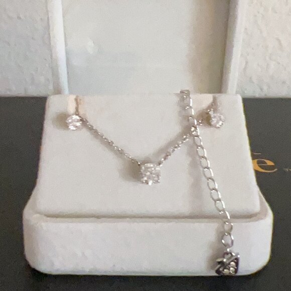 Swarovski earrings + necklace set - Picture 2 of 2